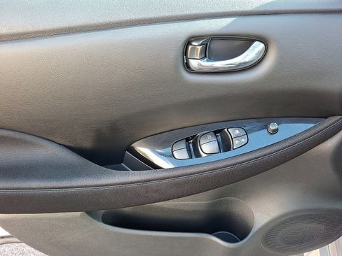 Used 2022 Nissan Leaf SV image 12