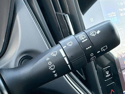 Used 2025 Subaru Crosstrek 2.5i Limited w/ Crosstrek Mirror Package image 17