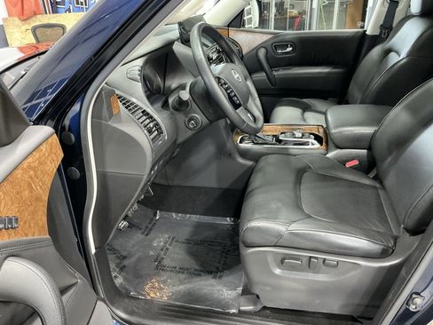 Used 2024 Nissan Armada SL w/ Captain's Chairs Package image 3