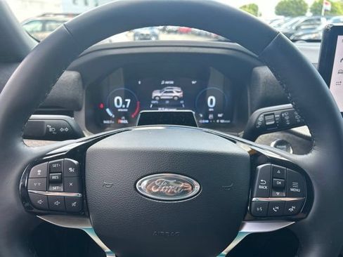 Used 2025 Ford Explorer Platinum RWD image 31