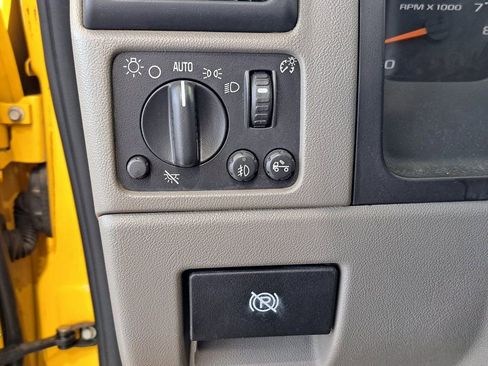 Used 2005 Chevrolet Colorado 2WD Regular Cab w/ Value Leader Package image 12