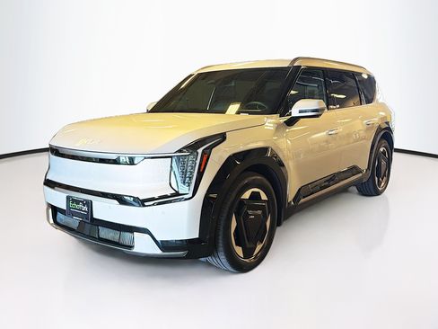 Used 2024 Kia EV9 Land AWD/4WD image 3