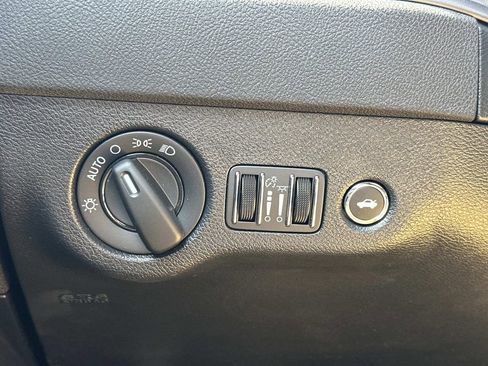 Used 2023 Dodge Charger SXT RWD image 25