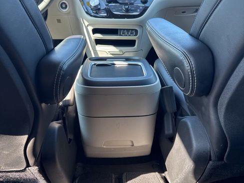 Used 2024 Chrysler Pacifica Touring-L FWD image 40