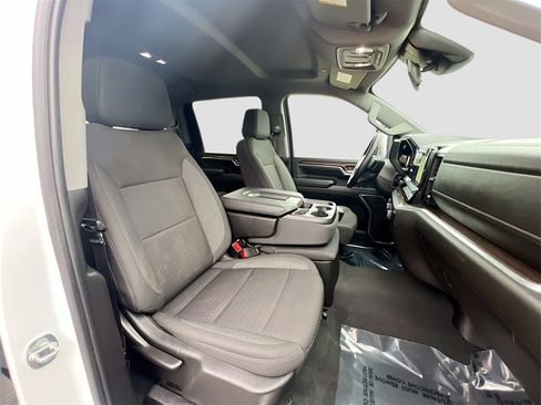 Used 2024 Chevrolet Silverado 2500 LT image 25