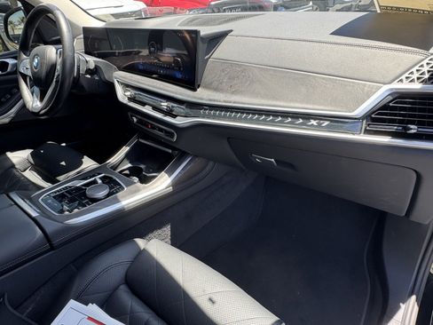 Used 2025 BMW X7 xDrive40i w/ Premium Package AWD/4WD image 7