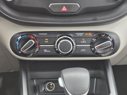 Certified 2025 Kia Soul LX FWD image 21