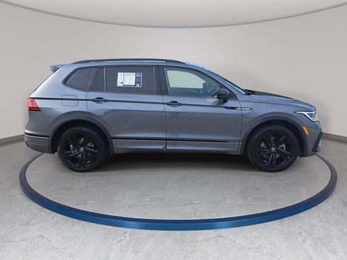 Used 2023 Volkswagen Tiguan SE R-Line FWD image 4