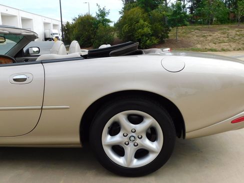 Used 2000 Jaguar XK8 Convertible RWD image 15