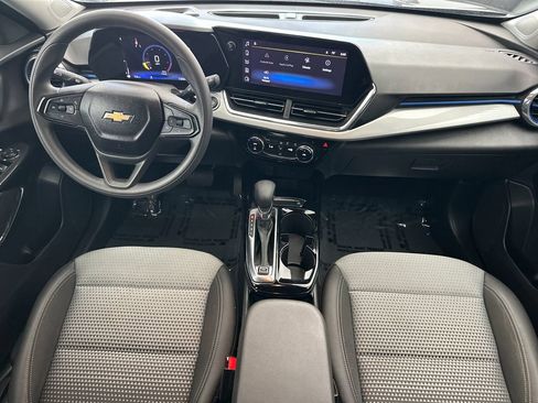Used 2025 Chevrolet Trax LT FWD image 12