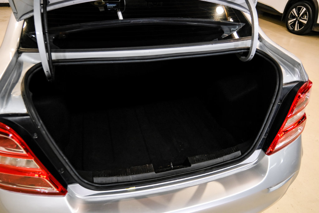 Used 2020 Chevrolet Sonic LT FWD image 61