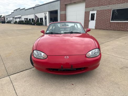Used 1999 MAZDA MX-5 Miata RWD image 2