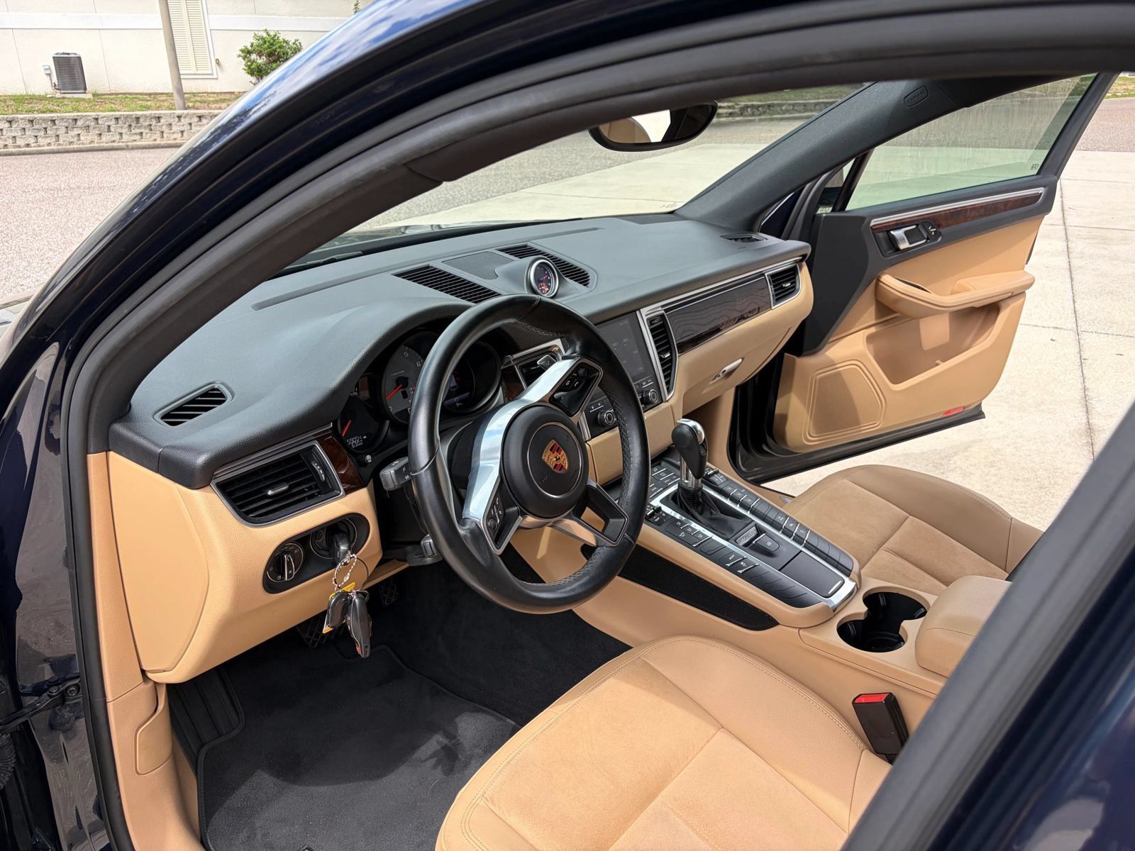 Used 2017 Porsche Macan S AWD/4WD image 2