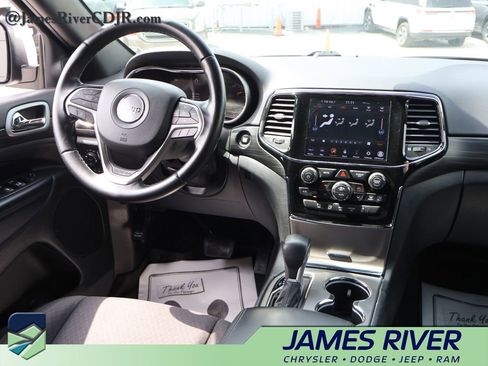 Used 2020 Jeep Grand Cherokee Laredo w/ 18" Wheel & 8.4" Radio Group AWD/4WD image 13