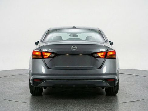 Used 2025 Nissan Altima 2.5 SV FWD image 7