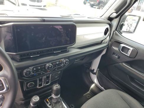 Used 2024 Jeep Wrangler Unlimited Sahara AWD/4WD image 27