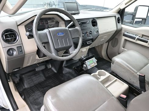 Used 2009 Ford F550 2WD Regular Cab Super Duty image 16