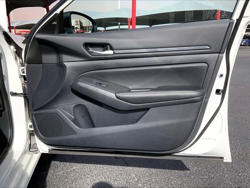 Used 2025 Nissan Altima 2.5 SV image 23