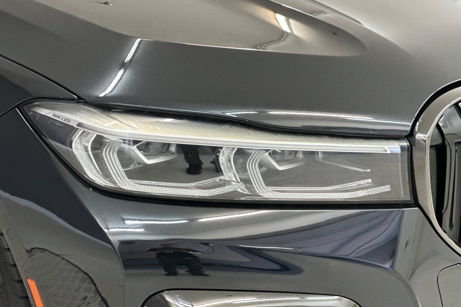 Used 2022 BMW 740i w/ M Sport Package RWD image 11