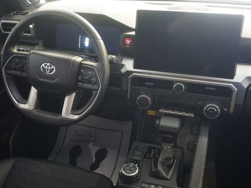 Used 2025 Toyota 4Runner TRD Off-Road Premium AWD/4WD image 32