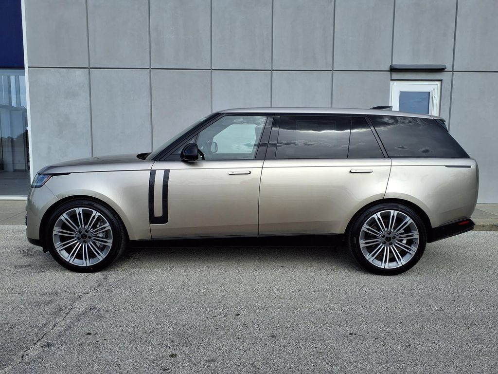 New 2026 Land Rover Range Rover Long Wheelbase SE AWD/4WD image 3