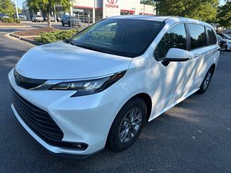 Used 2025 Toyota Sienna XLE FWD video 1