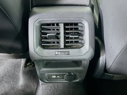 Used 2024 Volkswagen Tiguan SE image 27