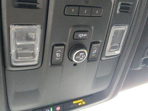 Used 2021 Chevrolet Suburban High Country image 9