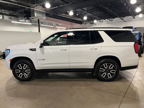 Used 2024 GMC Yukon AT4 w/ AT4 Premium Plus Package AWD/4WD image 6