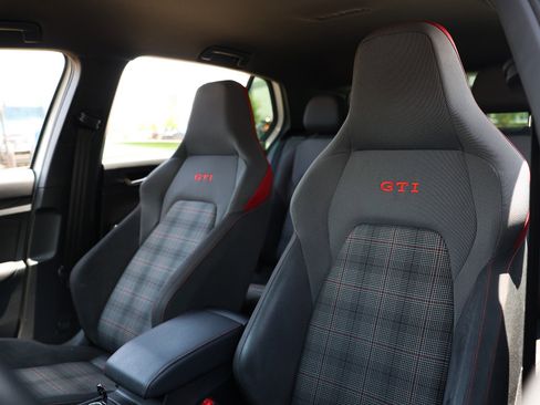Used 2023 Volkswagen GTI 40th Anniversary Edition FWD image 10