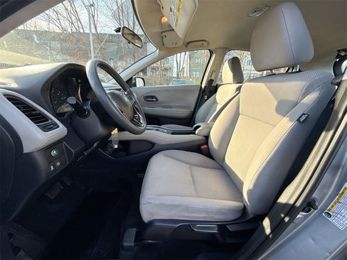 Used 2018 Honda HR-V LX image 13