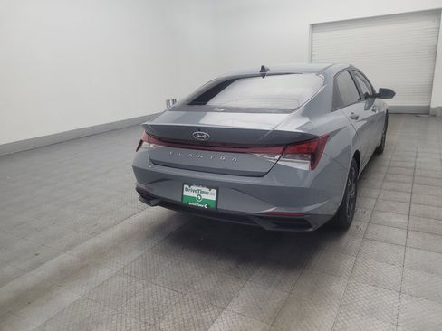 Used 2022 Hyundai Elantra SEL w/ Convenience Package FWD image 9