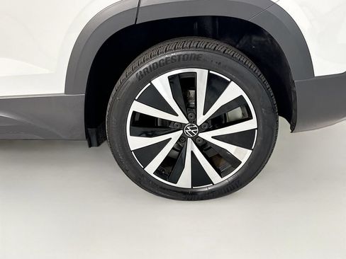 Used 2023 Volkswagen Taos SE w/ Panoramic Sunroof Package FWD image 31