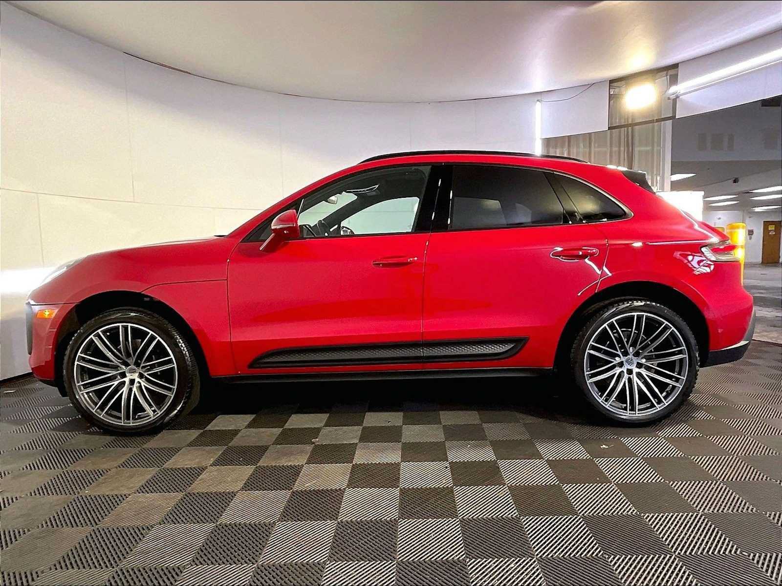 Used 2023 Porsche Macan AWD/4WD image 2