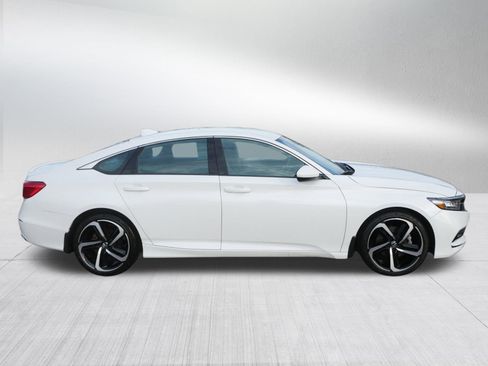 Used 2019 Honda Accord Sport image 2