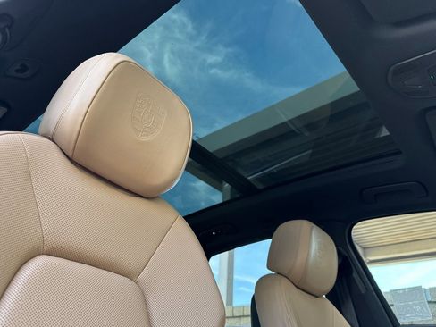 Used 2024 Porsche Cayenne image 14