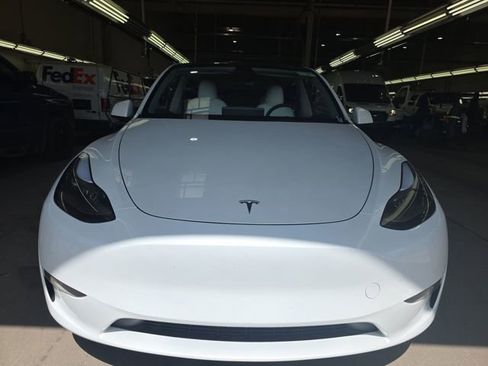 Used 2023 Tesla Model Y Performance AWD/4WD image 7