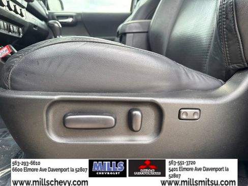 Used 2022 Toyota Tacoma TRD Sport w/ TRD Premium Sport Package AWD/4WD image 11
