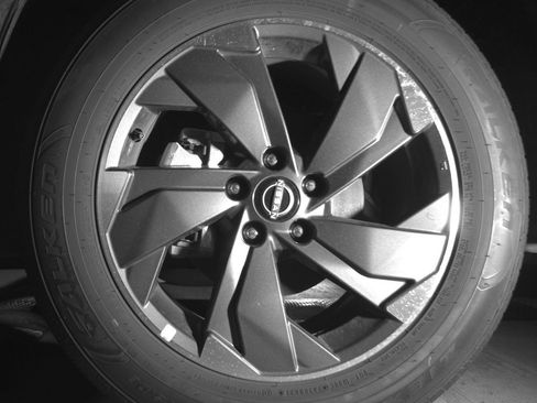 Used 2025 Nissan Rogue SV FWD image 12