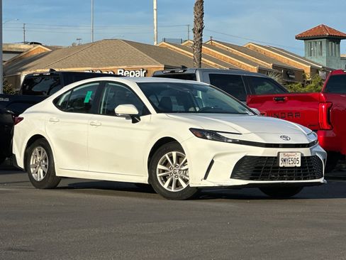 Used 2025 Toyota Camry LE image 8