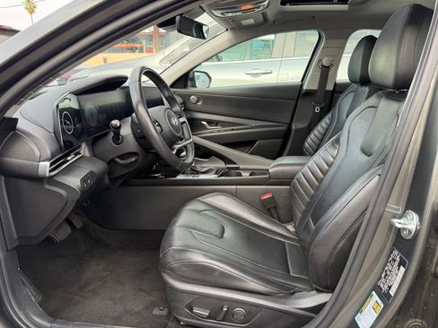Used 2024 Hyundai Elantra Limited image 10