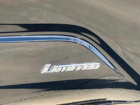 Used 2024 Toyota Tacoma Limited w/ Limited Package (LT) image 22