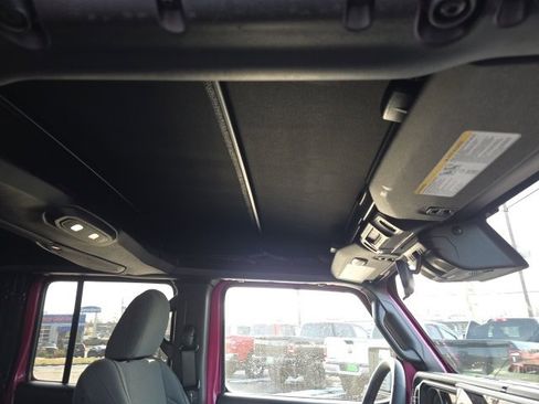 Used 2024 Jeep Gladiator Sport image 40