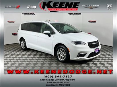 Used 2023 Chrysler Pacifica Touring-L