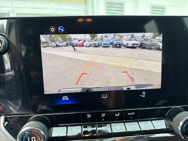 Used 2025 Chevrolet Colorado Trail Boss AWD/4WD image 21