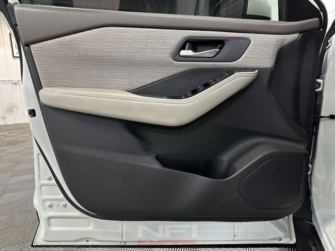 Used 2021 Nissan Rogue SV FWD image 32