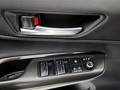 Used 2023 Toyota Venza LE image 23