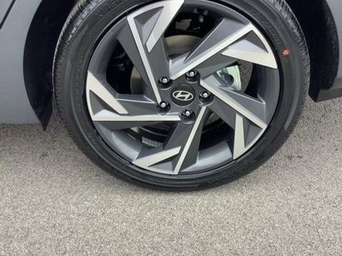 Certified 2025 Hyundai Elantra SEL image 37