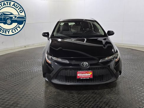 Used 2021 Toyota Corolla LE w/ LE Convenience Package FWD image 2