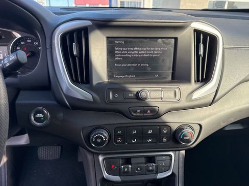 Used 2024 GMC Terrain SLE image 12